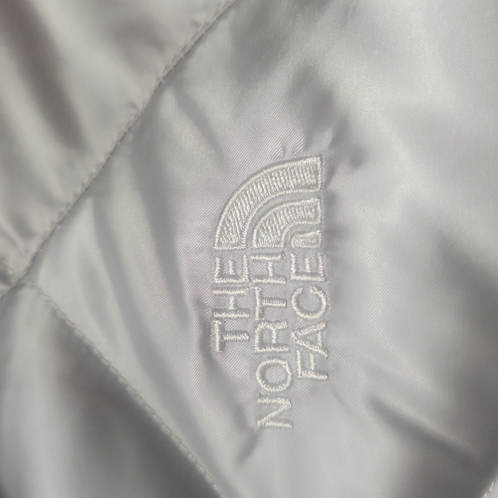 The North Face 550 Silver/Gray Warm Jacket/Coat, Women's Size Medium, GUC - Picture 2 of 7